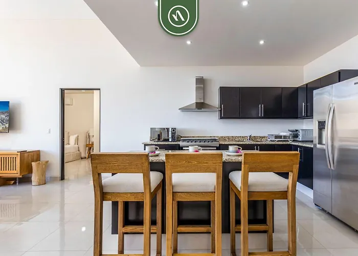 Brand New 3 Bedroom Penthouse - Oceanview Rooftop Pool *