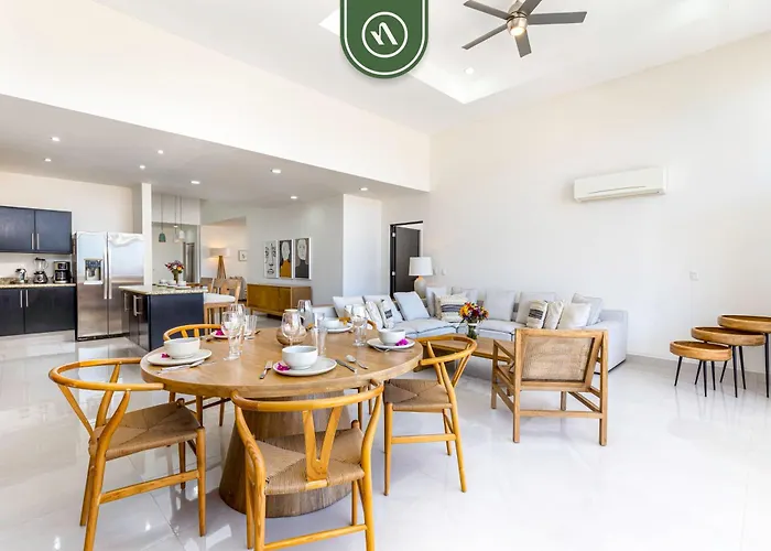 Apartment Brand New 3 Bedroom Penthouse - Oceanview Rooftop Pool *