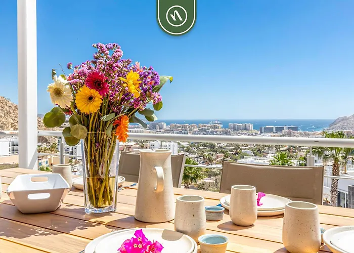 Brand New 3 Bedroom Penthouse - Oceanview Rooftop Pool Apartment *