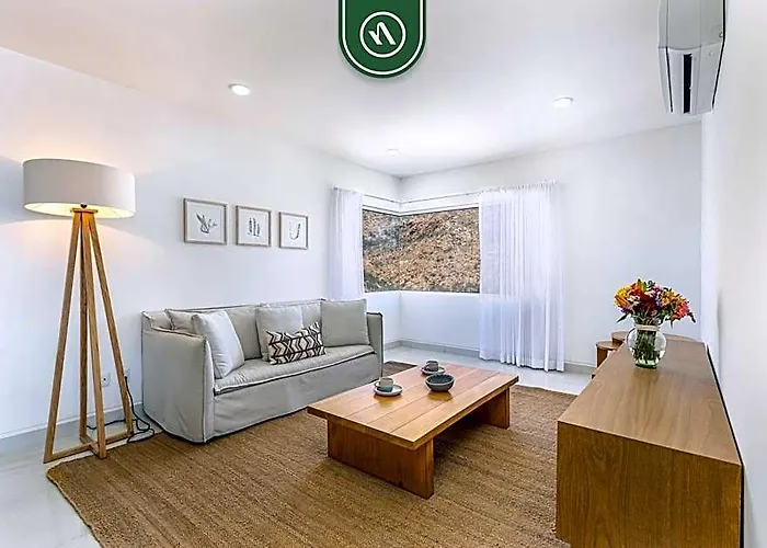 Brand New 3 Bedroom Penthouse - Oceanview Rooftop Pool Apartment