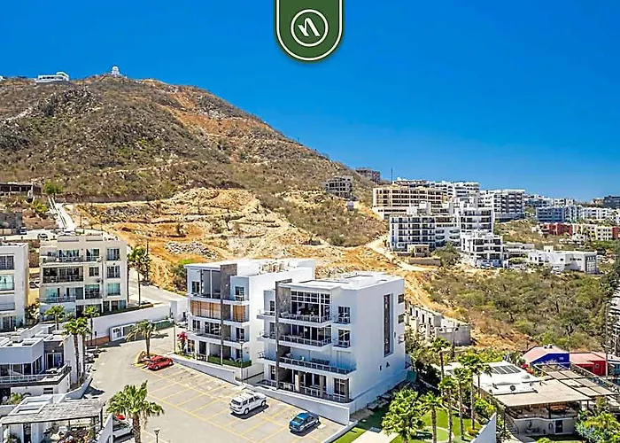 Brand New 3 Bedroom Penthouse - Oceanview Rooftop Pool Apartment