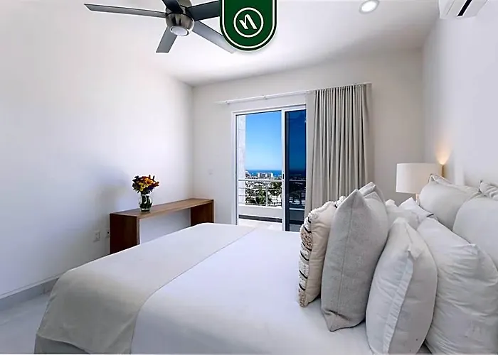 Brand New 3 Bedroom Penthouse - Oceanview Rooftop Pool Apartment *