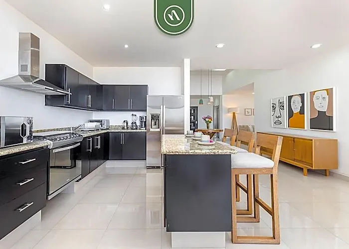Brand New 3 Bedroom Penthouse - Oceanview Rooftop Pool *