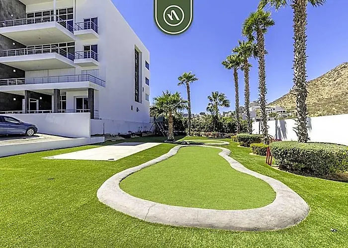 Brand New 3 Bedroom Penthouse - Oceanview Rooftop Pool Apartment